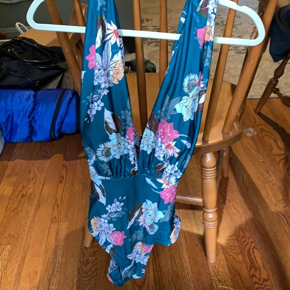 ModCloth Lauren green floral plunge one piece - Picture 7 of 13